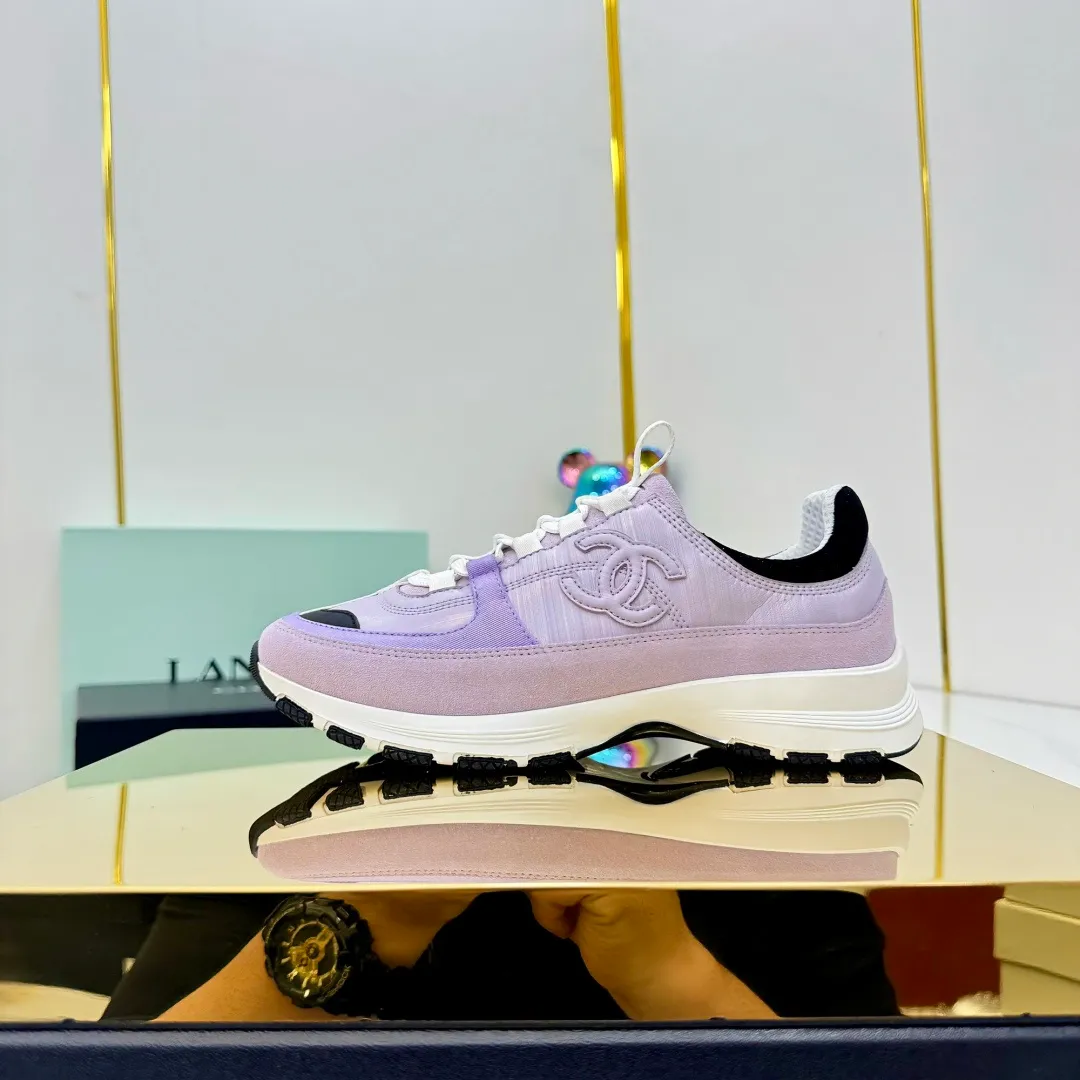 👟👟Ex-factory price 600👟👟High quality! ! ! CHANEL Chanel 25A latest thick-soled casual sports shoes. The counter is synchronized. The counter is very popular. It is a shoe that is very difficult to buy. The most popular thick-soled casual shoes on the Internet. As you can imagine, the most popular thick-soled casual shoes can not be missed. It has both good looks and comfort. Simple and versatile. The thick sole increases the height and is super versatile. Whoever wears it will look better. Upper: cowhide stitching. Lining: breathable mesh. Outsole: TPU original outsole. Size: 35-41 👉